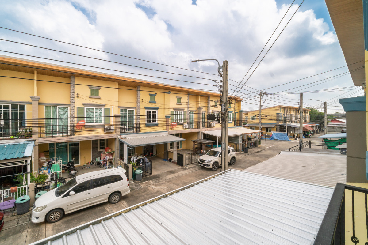 For SaleTownhomePattanakan, Srinakarin : P-2870 for sale!! Newly renovated house, Golden Town 2 On Nut-Phatthanakan, convenient travel.