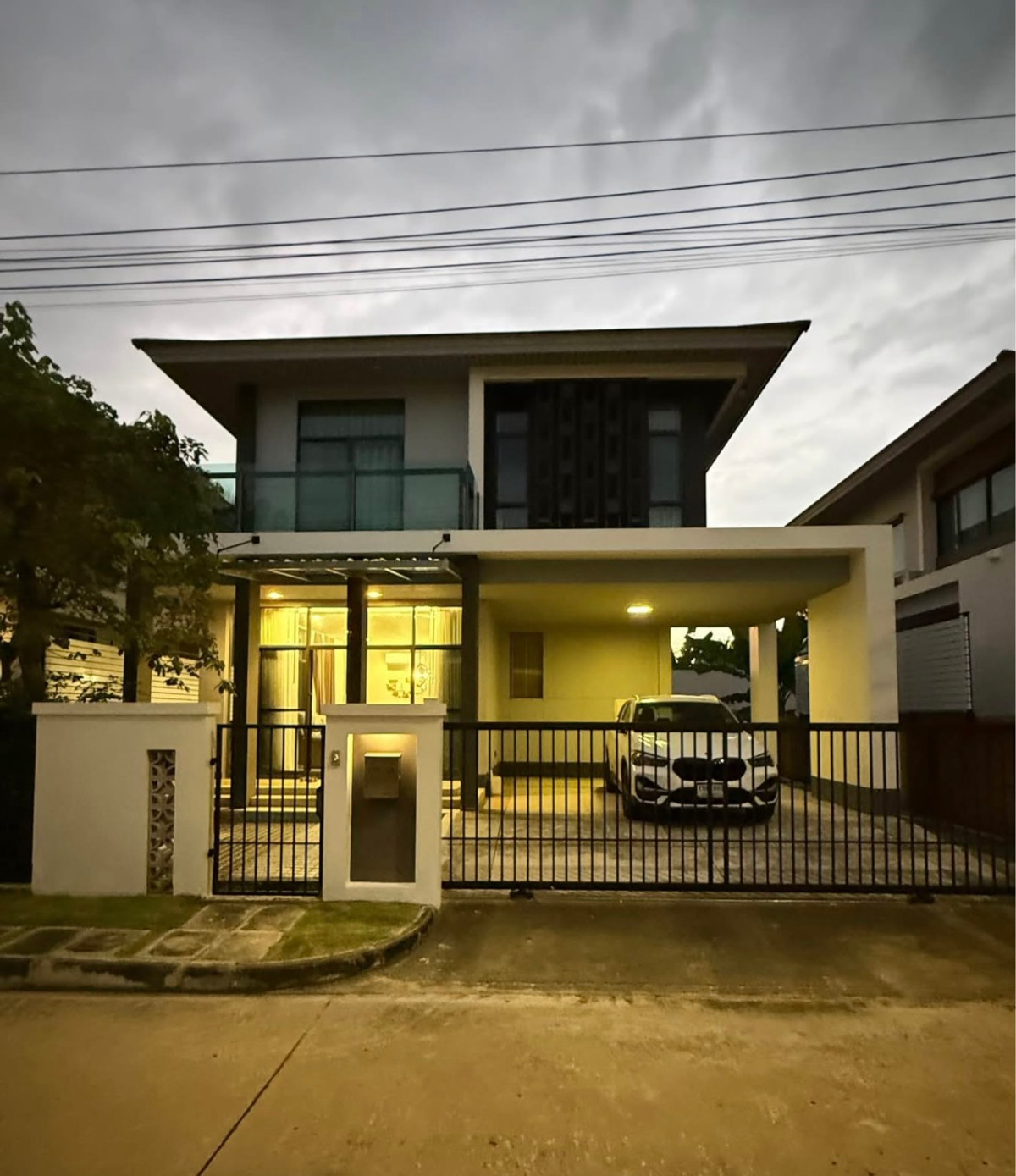 For RentHousePattanakan, Srinakarin : For rent, Setthasiri Phatthanakan, near Suan Luang Rama 9, 4 bedrooms, modern decoration. Ready to move in