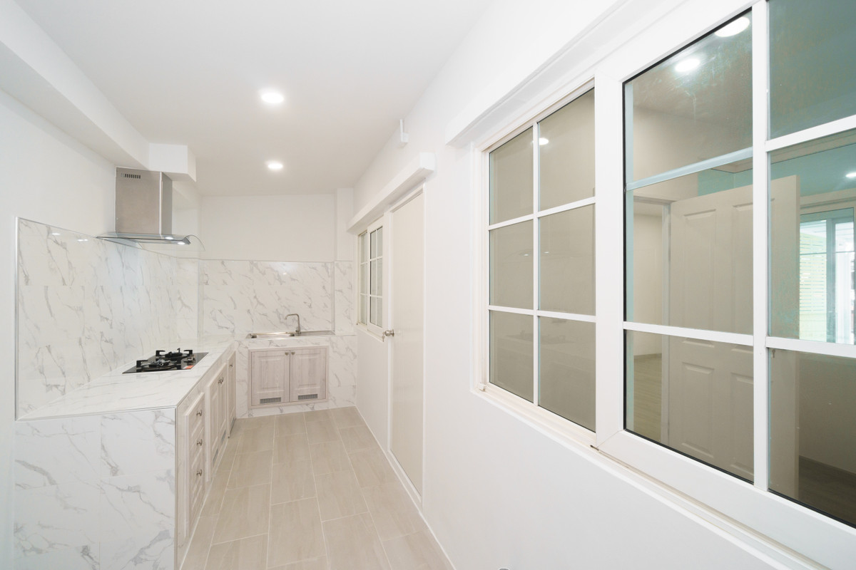 For SaleTownhomePattanakan, Srinakarin : P-2870 for sale!! Newly renovated house, Golden Town 2 On Nut-Phatthanakan, convenient travel.