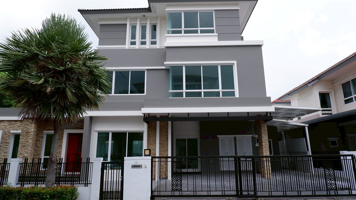 บ้านพัฒนาการ ศรีนครินทร์ : LB083 ขายบ้านเดี่ยวหรู 3 ชั้น โครงการ Grand Bangkok Boulevard พระราม 9 – ศรีนครินทร์ (กรุงเทพกรีฑา)