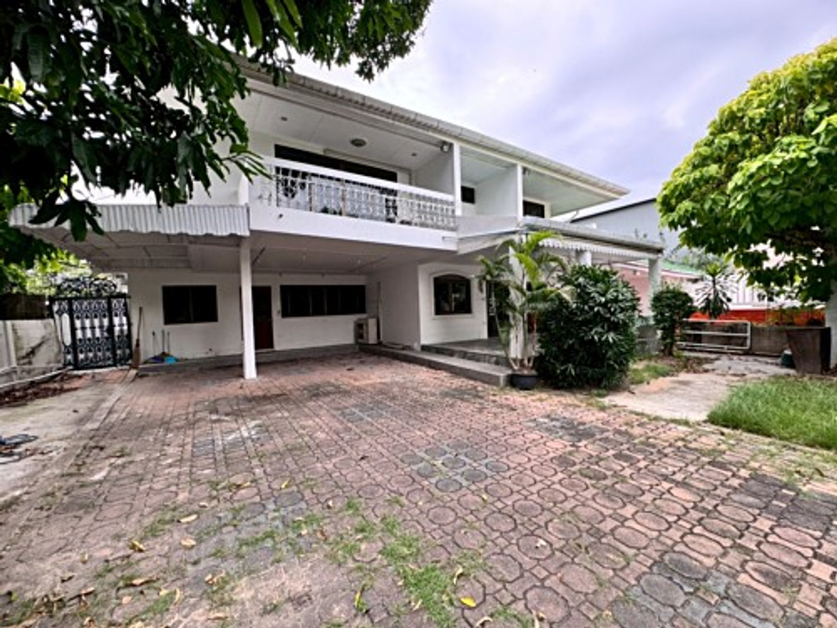 For RentHousePattanakan, Srinakarin : Single house for rent Panya Village, Soi Phatthanakan 30, near APL Ramkhamhaeng (N.1927)