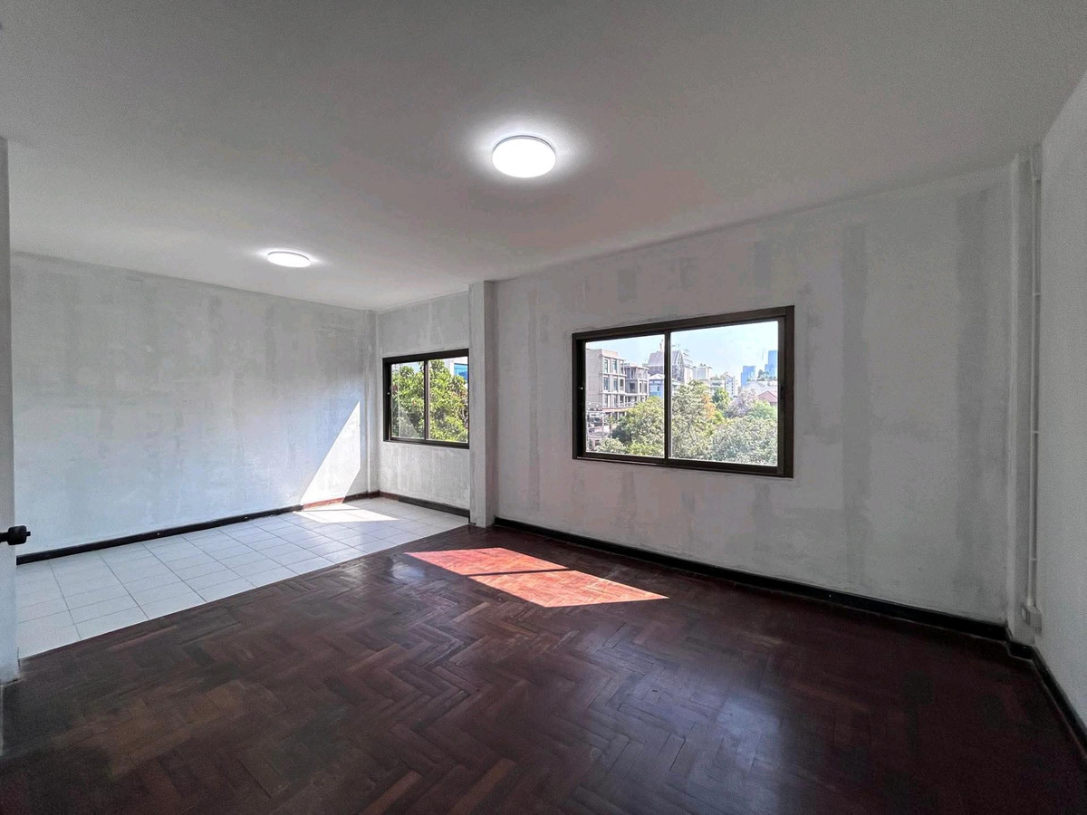 For RentShop HouseSukhumvit, Asoke, Thonglor : Shophouse for Sale / Rent in Sukhumvit Soi Promsri
Prime Commercial Property near BTS Phrom Phong