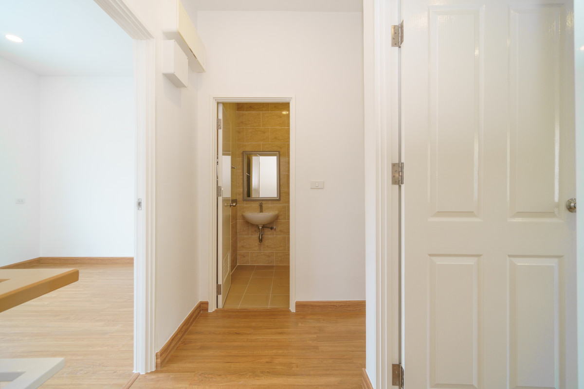 For SaleTownhomePattanakan, Srinakarin : P-2871 for sale!! Newly renovated house, ready to move in, near the expressway, Golden Town 2 On Nut-Phatthanakan.