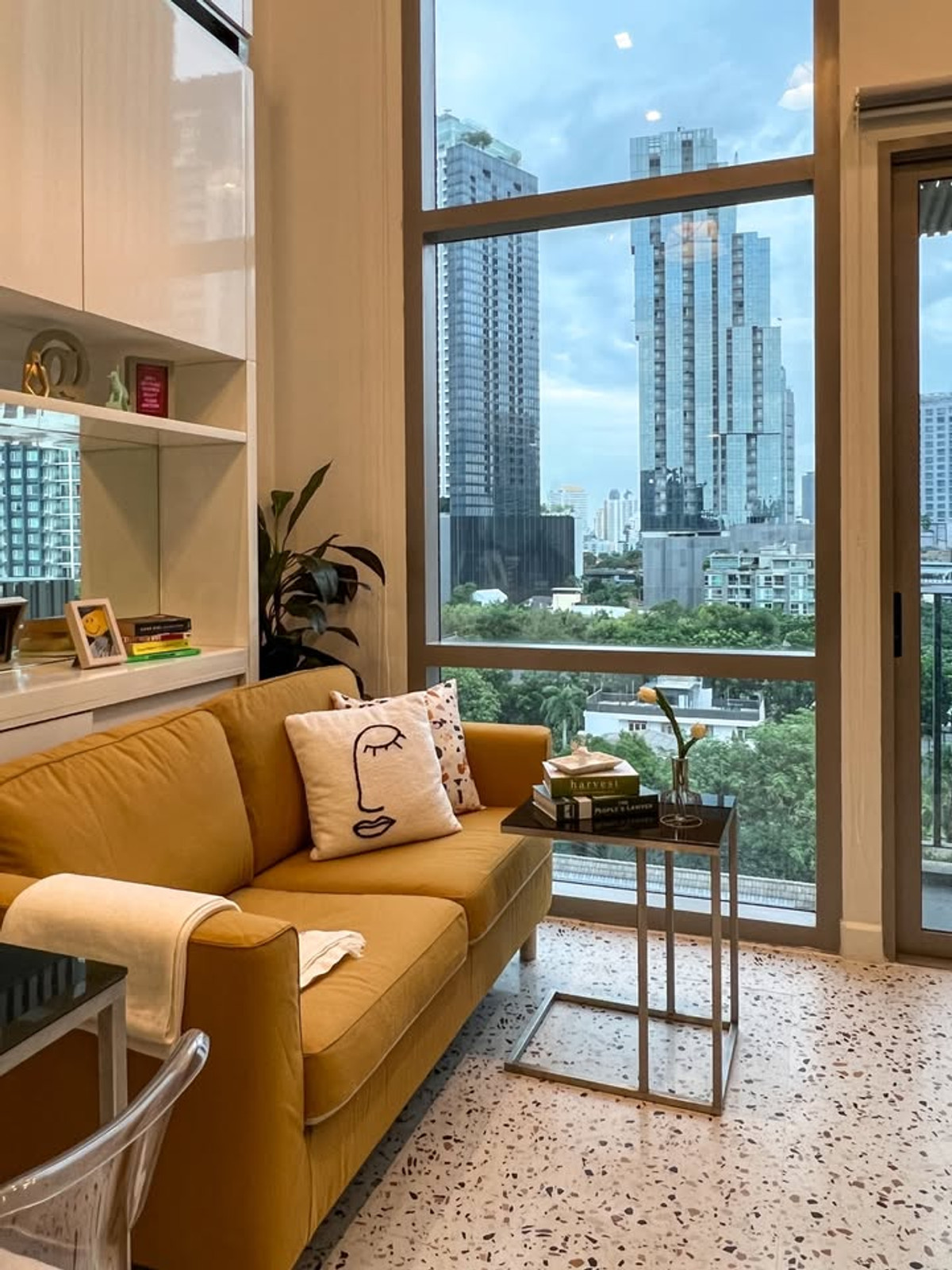 ให้เช่าคอนโดสุขุมวิท อโศก ทองหล่อ :  Pet Friendly 🐶🐱  Ideo Morph 38 (Sukhumvit 38)  – Duplex  Fully Furnished & Ready to move in 