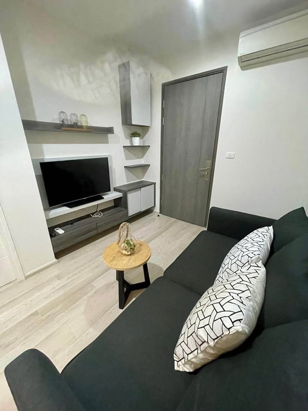 For RentCondoRatchadapisek, Huaikwang, Suttisan : Ready-to-Move Condo in Centric Ratchada – Huai Khwang near MRT Huaykwang