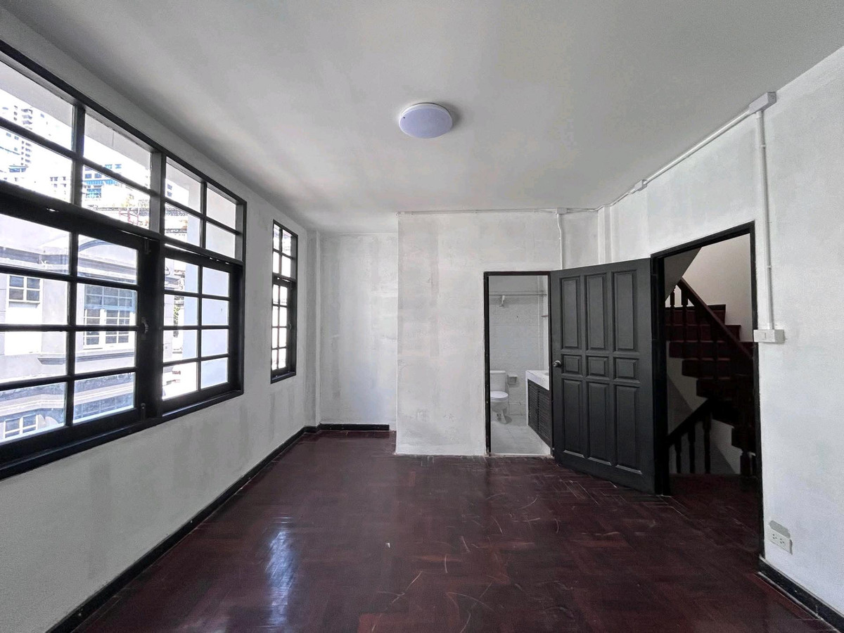 For RentShop HouseSukhumvit, Asoke, Thonglor : Shophouse for Sale / Rent in Sukhumvit Soi Promsri
Prime Commercial Property near BTS Phrom Phong