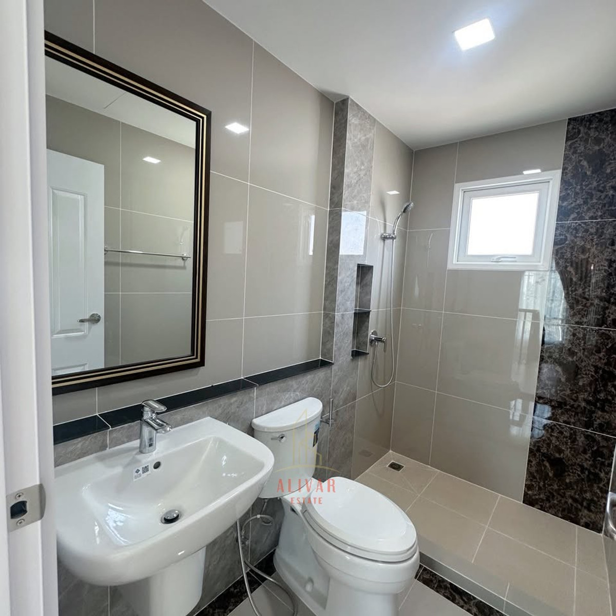 For RentHouseSamut Prakan,Samrong : RH113425 For rent, 2-story detached house, 4 bedrooms at Golden Neo Sukhumvit-La Salle, near Central Bangna and BTS Samrong 1 km.