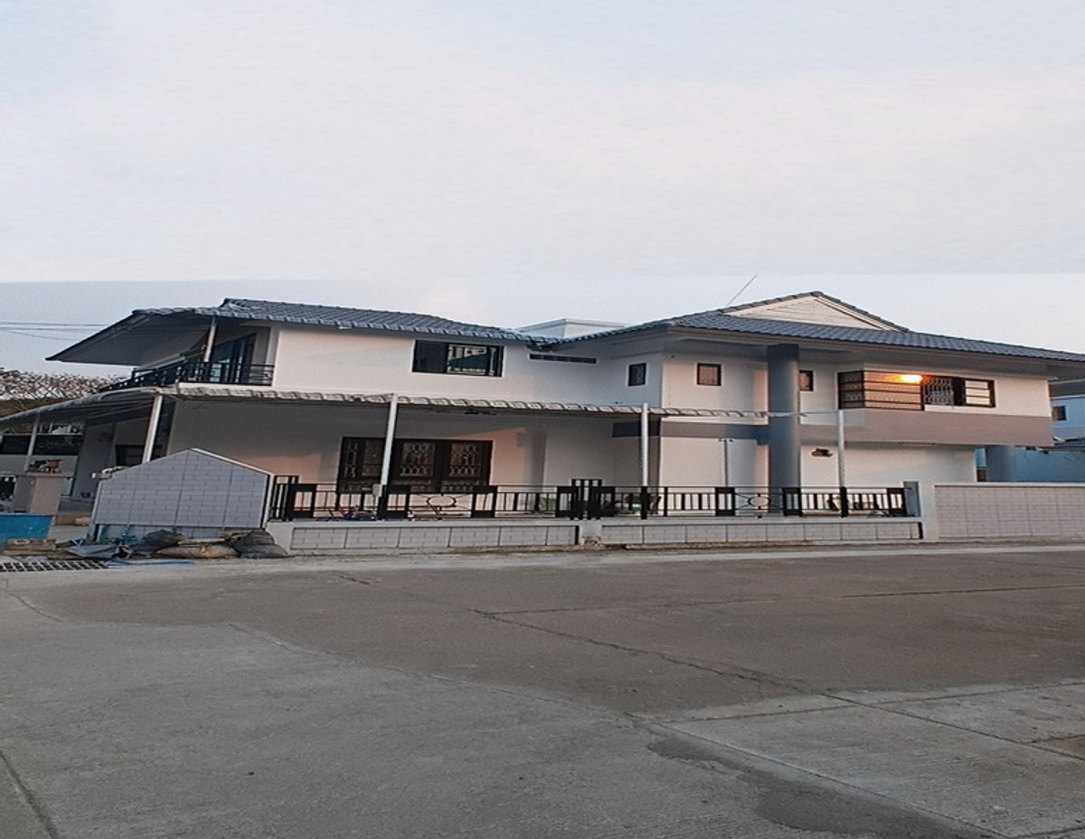 ขายบ้านนนทบุรี บางใหญ่ บางบัวทอง : หลังใหญ่มุม5นอนขายบ้านเดี่ยวสินบดีบางบัวทอง ต่อเติมครบ ในซอยกรมที่ดินบางบัวทอง 