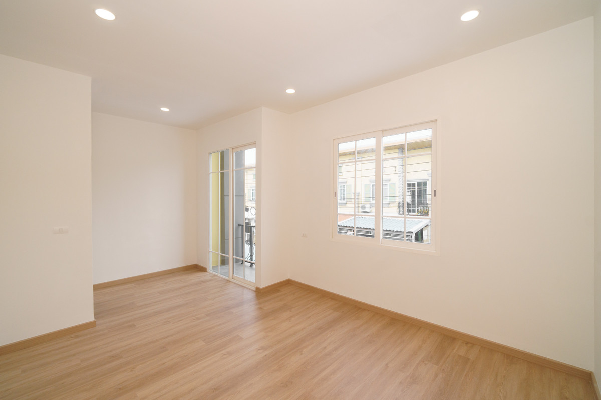 For SaleTownhomePattanakan, Srinakarin : P-2870 for sale!! Newly renovated house, Golden Town 2 On Nut-Phatthanakan, convenient travel.