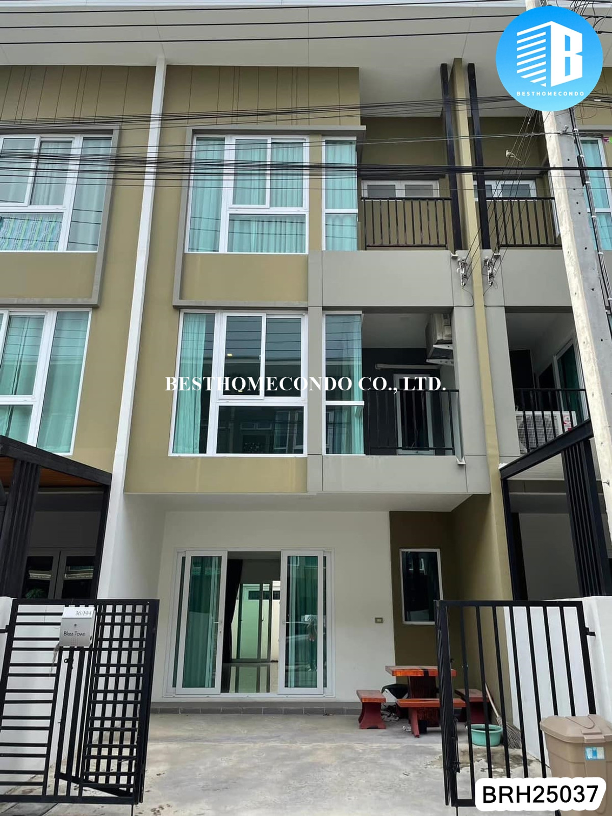 For RentTownhomeSamut Prakan,Samrong : Townhome for rent ✅ Bless Town Srinakarin - Nam Daeng ✅ Beautiful house near the Yellow Line.