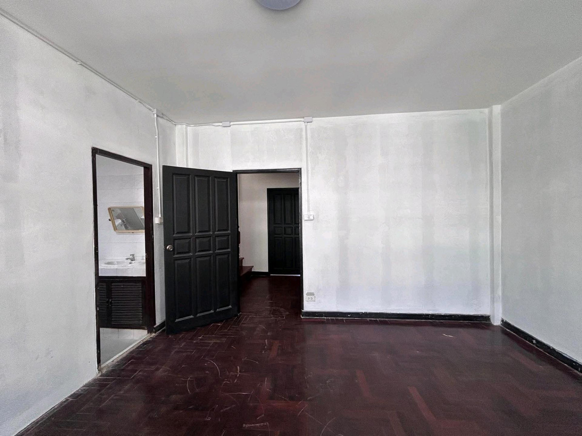 For RentShop HouseSukhumvit, Asoke, Thonglor : Shophouse for Sale / Rent in Sukhumvit Soi Promsri
Prime Commercial Property near BTS Phrom Phong