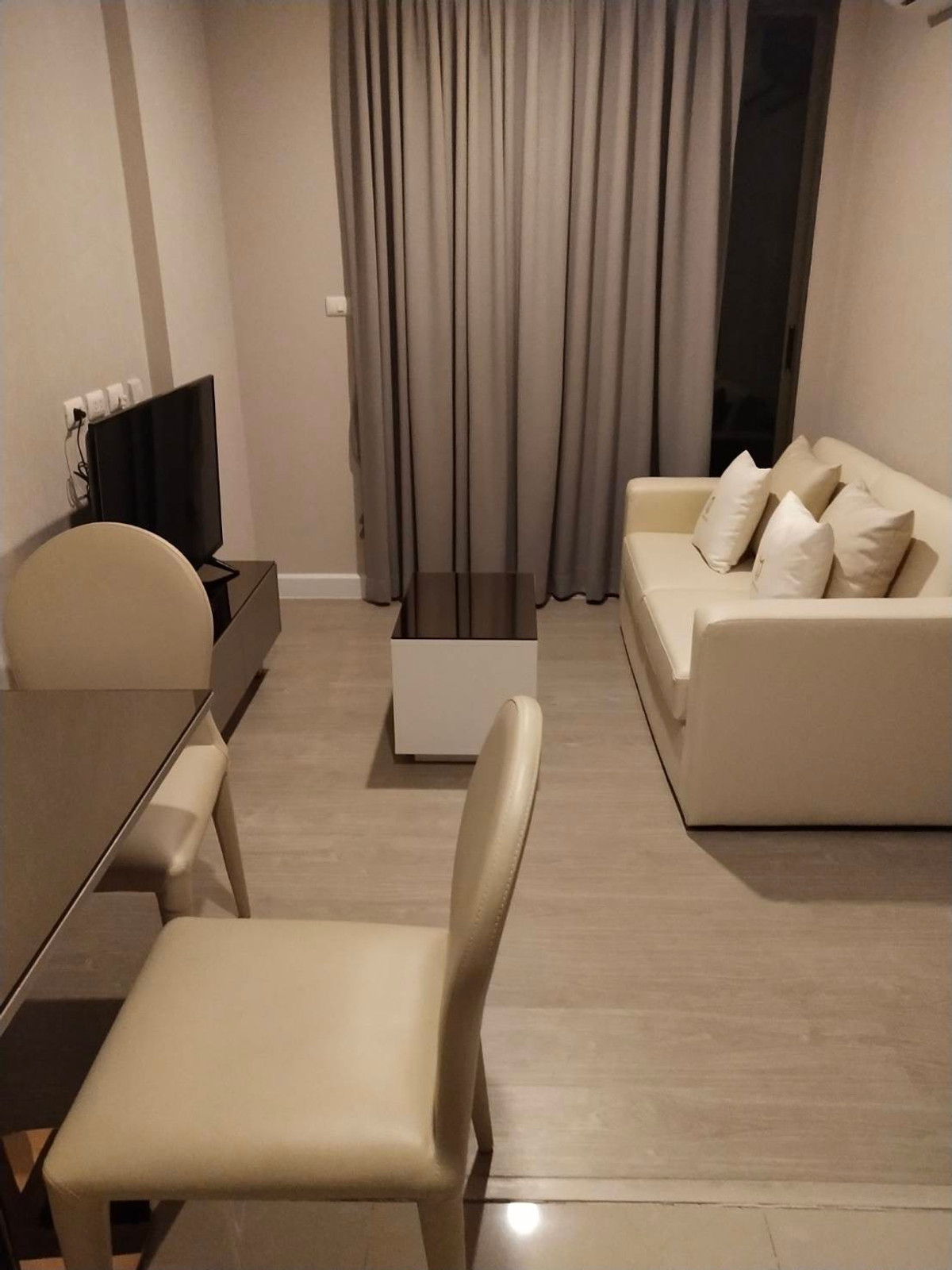 ขายคอนโดรัชดา ห้วยขวาง : ขายคอนโด Metro Luxe รัชดา (เมโทรลักซ์ รัชดา) 29 ตรม. พร้อมเฟอร์นิเจอร์ มีผู้เช่า  ขาย 3,300,0000บ.