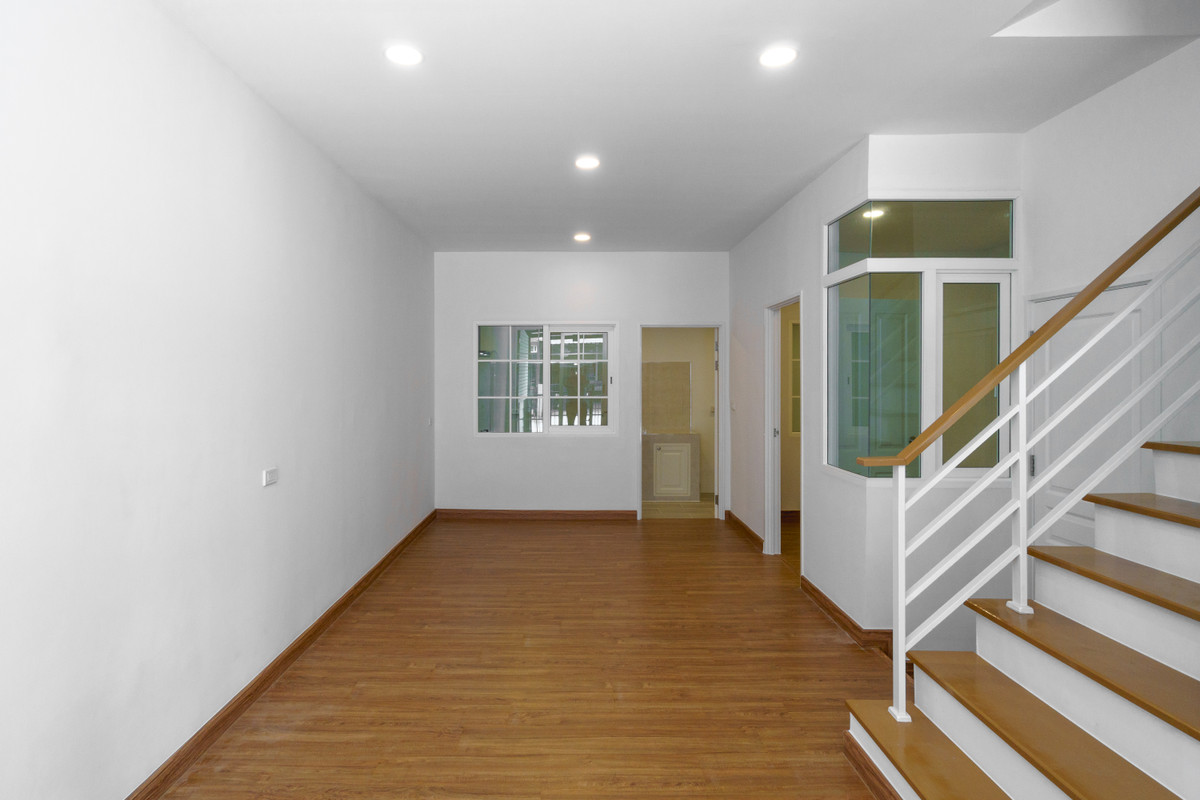 For SaleTownhomePattanakan, Srinakarin : P-2871 for sale!! Newly renovated house, ready to move in, near the expressway, Golden Town 2 On Nut-Phatthanakan.