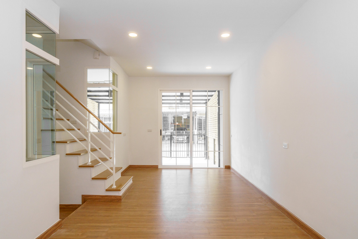 For SaleTownhomePattanakan, Srinakarin : P-2871 for sale!! Newly renovated house, ready to move in, near the expressway, Golden Town 2 On Nut-Phatthanakan.