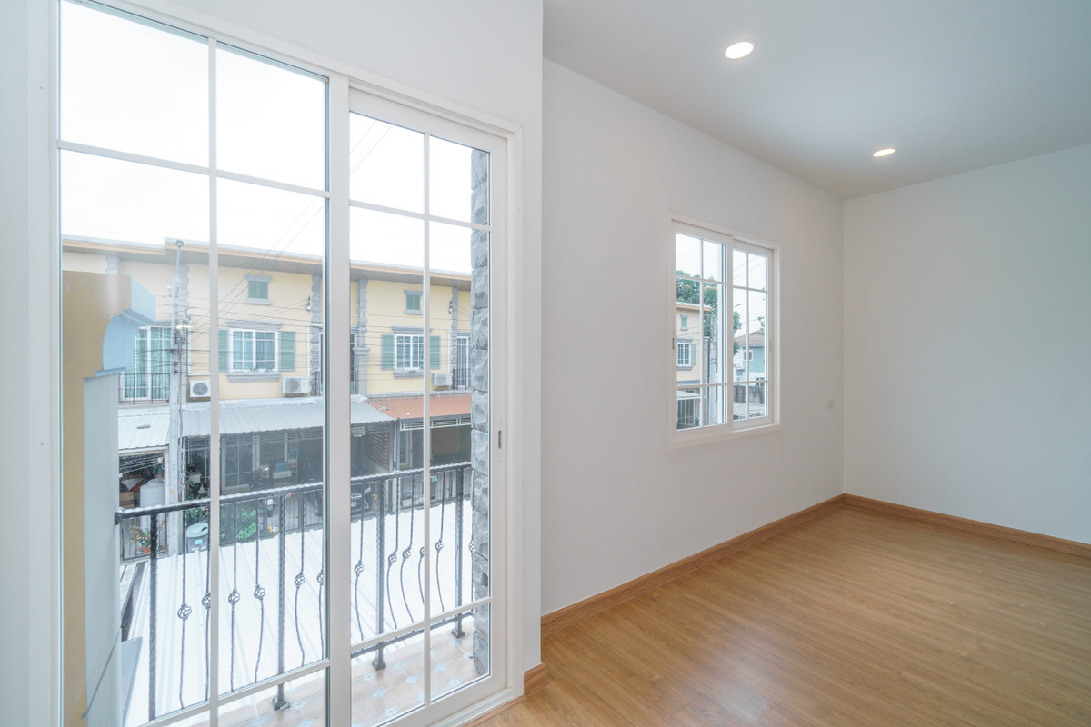 For SaleTownhomePattanakan, Srinakarin : P-2871 for sale!! Newly renovated house, ready to move in, near the expressway, Golden Town 2 On Nut-Phatthanakan.