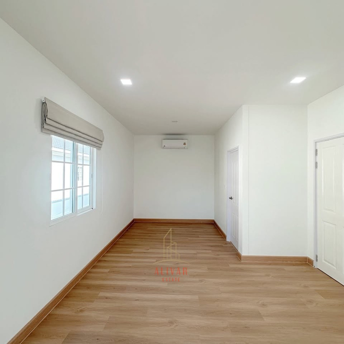 For RentHouseSamut Prakan,Samrong : RH113425 For rent, 2-story detached house, 4 bedrooms at Golden Neo Sukhumvit-La Salle, near Central Bangna and BTS Samrong 1 km.