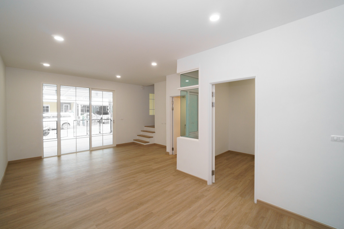 For SaleTownhomePattanakan, Srinakarin : P-2870 for sale!! Newly renovated house, Golden Town 2 On Nut-Phatthanakan, convenient travel.