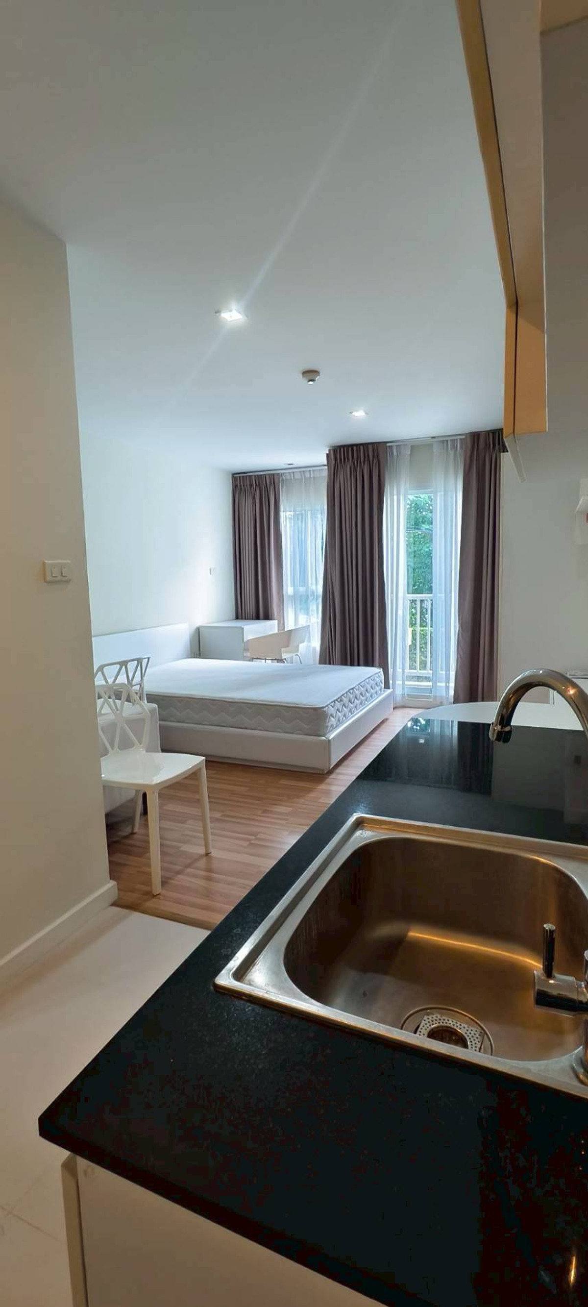 For RentCondoYothinpattana,CDC : For rent: V Condo Ekkamai-Ramintra, next to the expressway market.