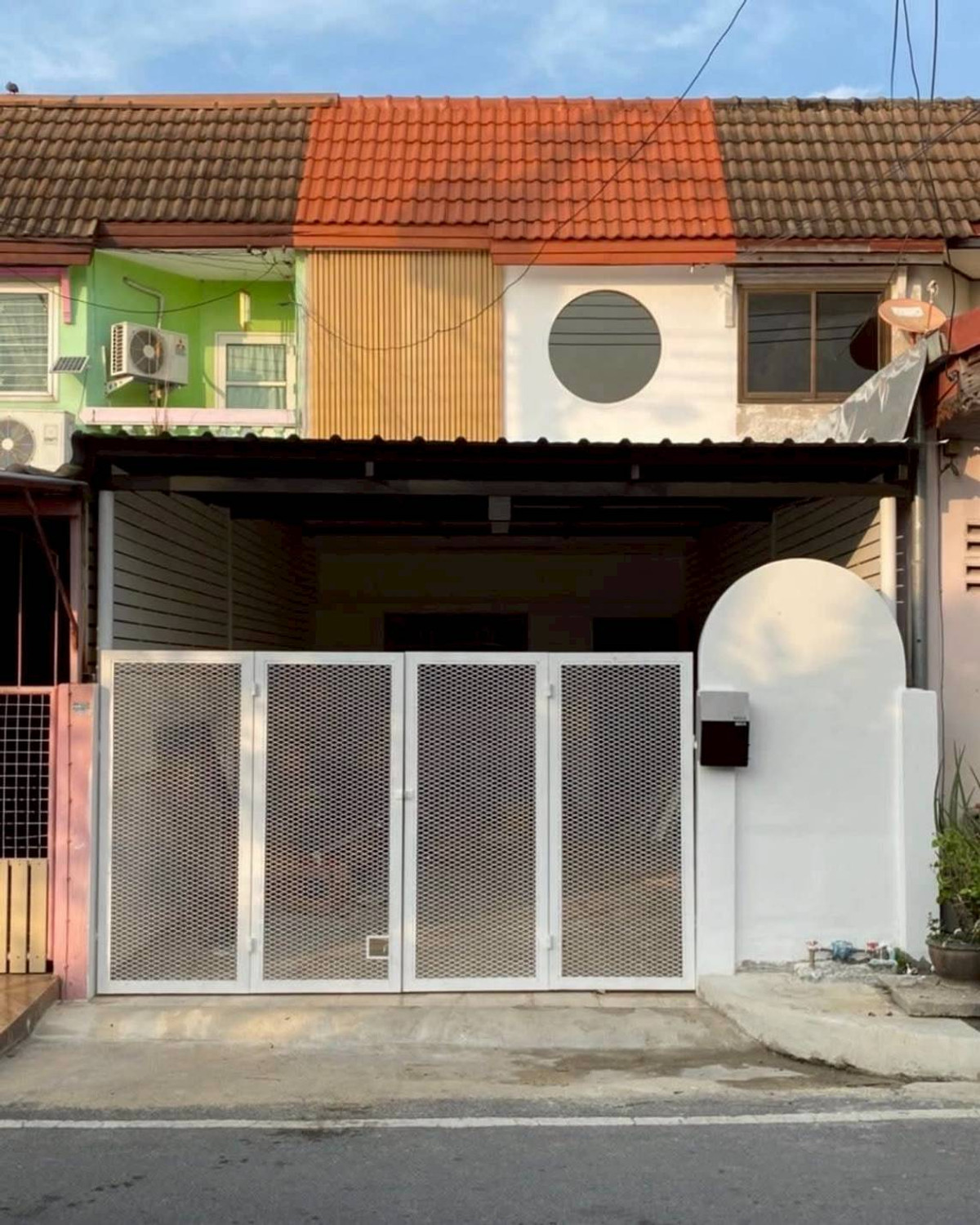 ให้เช่าทาวน์โฮมนนทบุรี บางใหญ่ บางบัวทอง : ให้เช่าทาวเฮาส์รีโนเวทใหม่หมู่บ้านบัวทองธานี (ติดถนนเส้นหลักในหมู่บ้าน)