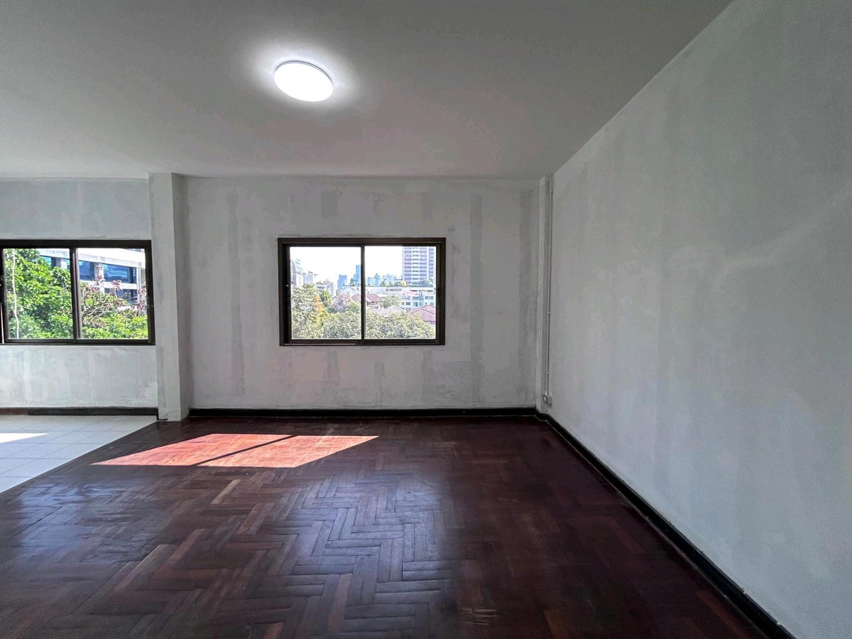 For RentShop HouseSukhumvit, Asoke, Thonglor : Shophouse for Sale / Rent in Sukhumvit Soi Promsri
Prime Commercial Property near BTS Phrom Phong