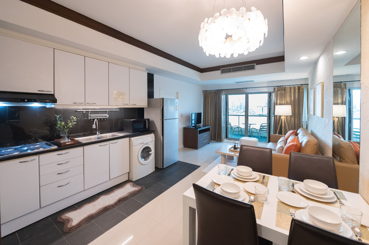 ขายคอนโดสาทร นราธิวาส : Spacious 2-Bedroom Condo for Sale at Baan Nonzee, Sathorn