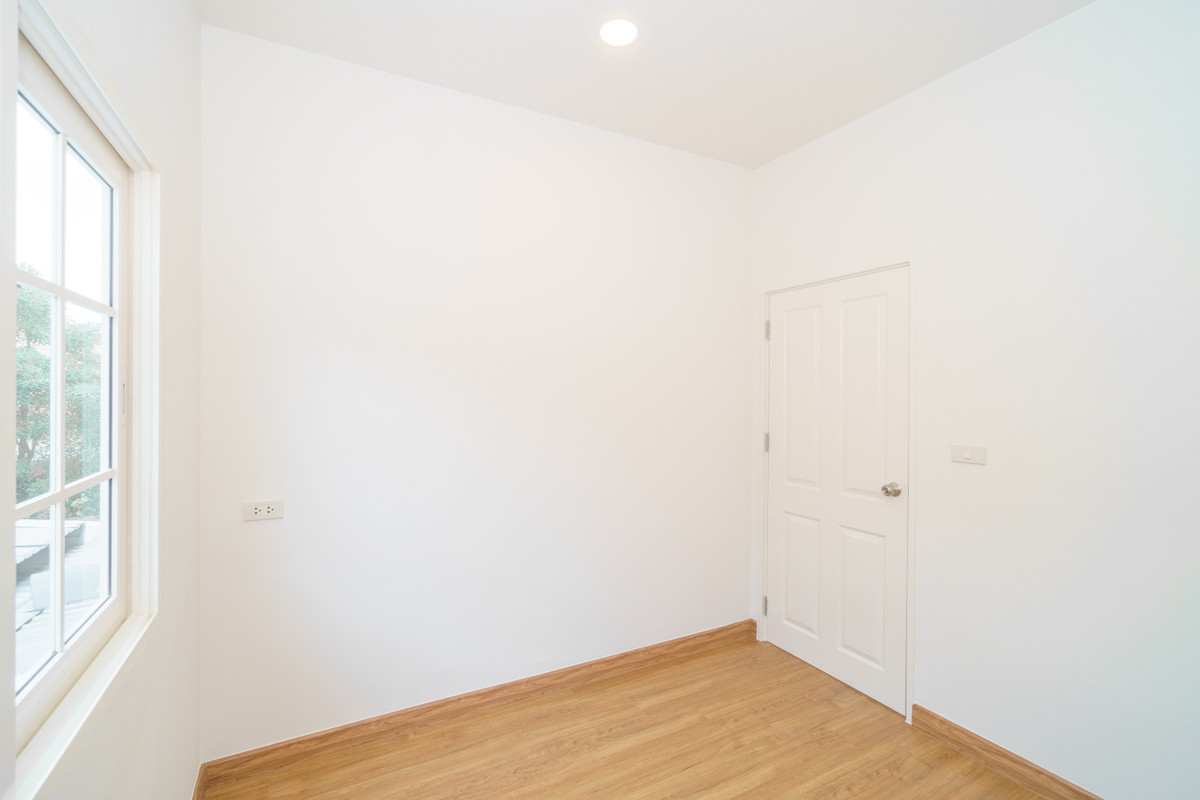 For SaleTownhomePattanakan, Srinakarin : P-2871 for sale!! Newly renovated house, ready to move in, near the expressway, Golden Town 2 On Nut-Phatthanakan.