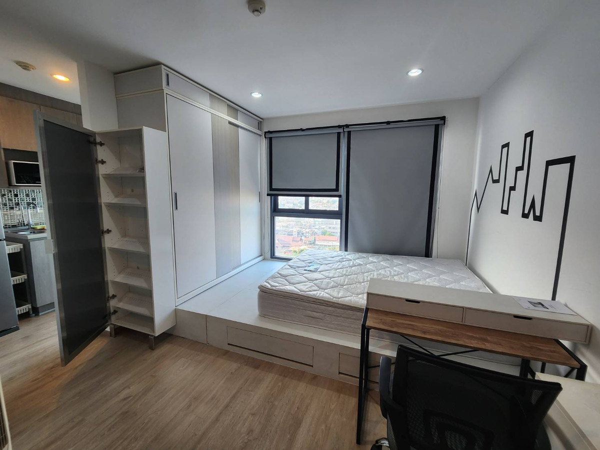 For SaleCondoThaphra, Talat Phlu, Wutthakat : Selling very cheap, Ideo Wutthakat, next to BTS Wutthakat, 110 meters, including furniture + washing machine, only 1.67 million baht.