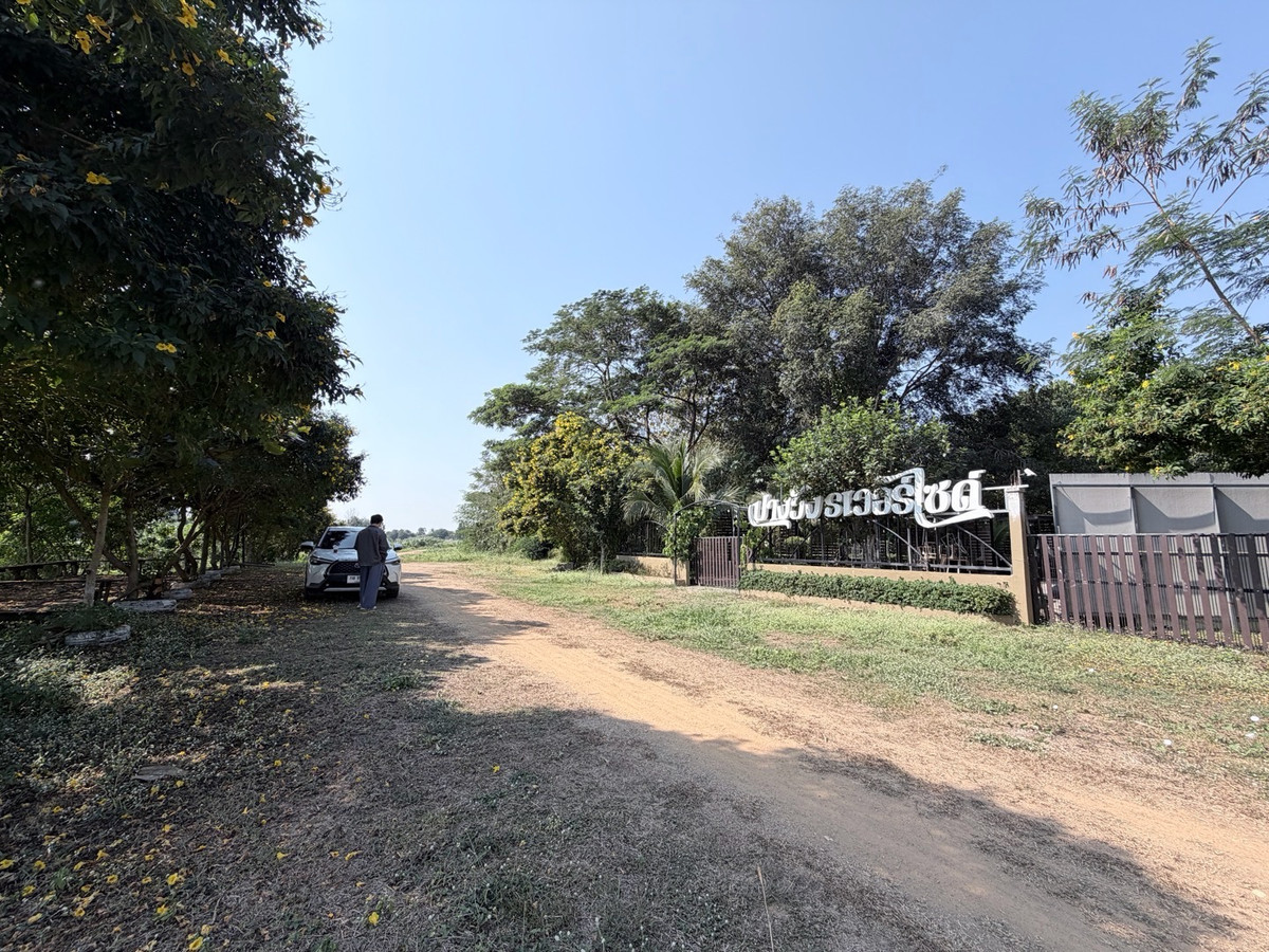 For SaleLandLampang : [Land Lampang] Rare Item! Urgent sale! Over 1 rai of land next to the Wang River, good view, near Lampang city, suitable for building a Private Luxury Villa, resort, restaurant.