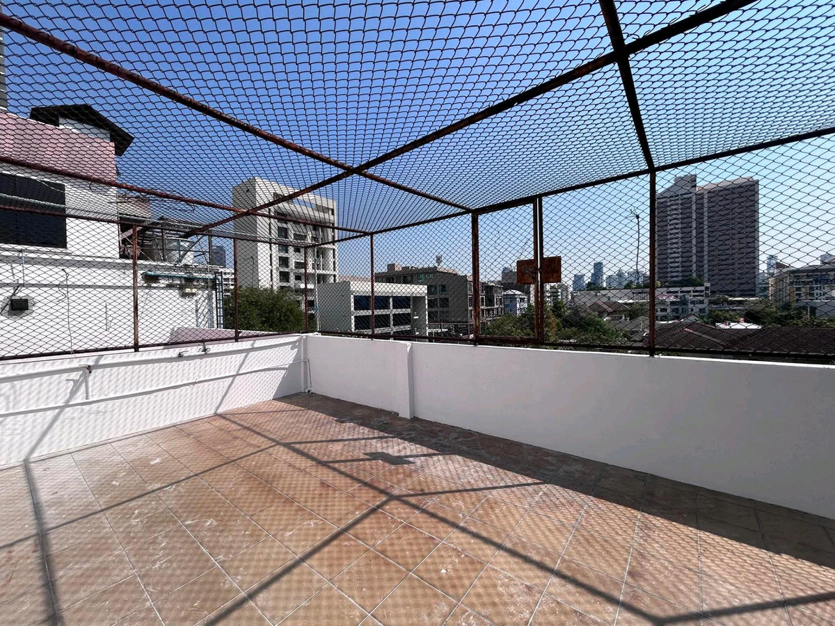 For RentShop HouseSukhumvit, Asoke, Thonglor : Shophouse for Sale / Rent in Sukhumvit Soi Promsri
Prime Commercial Property near BTS Phrom Phong