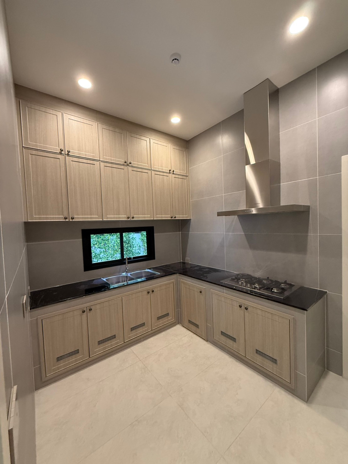 HouseKasetsart, Ratchayothin : For Sale / Rent: Narasiri Phahon Watcharapon 🏡 Close to Chalong Rat Expressway 🛣️, easy access Near Don Mueang Airport ✈️ and shopping malls 🛍️ High-quality house, fully furnished, ready to move in ✅