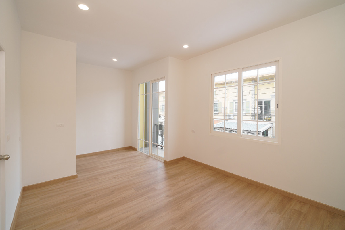 For SaleTownhomePattanakan, Srinakarin : P-2870 for sale!! Newly renovated house, Golden Town 2 On Nut-Phatthanakan, convenient travel.