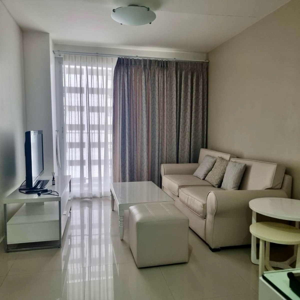 For SaleCondoSukhumvit, Asoke, Thonglor : 🔥 Condo for Sale at The Clover Thonglor, Ready with Tenant, Immediate Returns! 🔥 Prime location in Thonglor Soi 18, convenient access, and close to BTS Thong Lo.