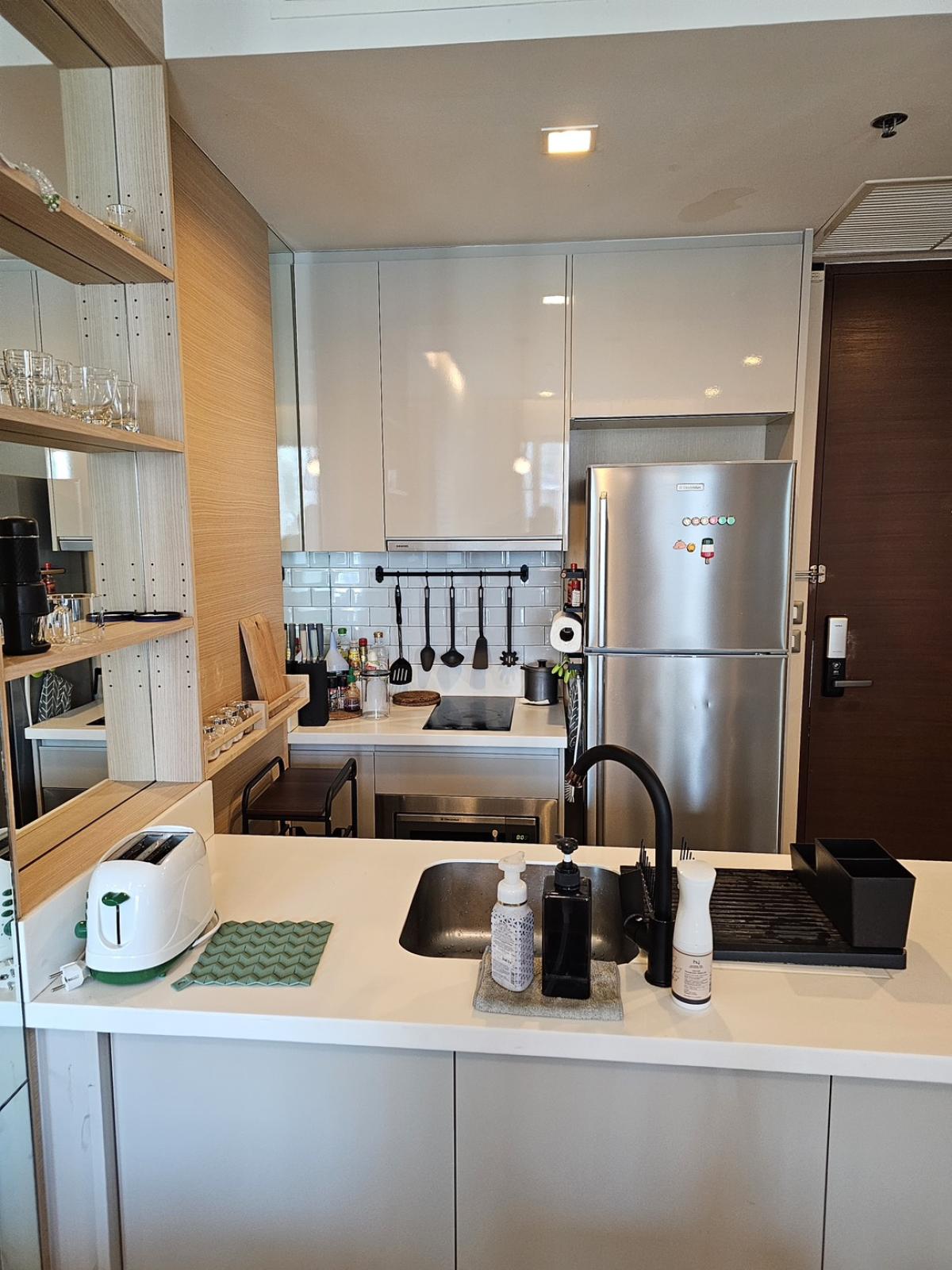 ให้เช่าคอนโดพระราม 9 เพชรบุรีตัดใหม่ RCA : เช่า The Address Asoke 1 ห้องนอน ใจกลางอโศก ใกล้ MRT เพชรบุรี เพียง 100 ม., พร้อมฟิตเนส-สระว่ายน้ำ!