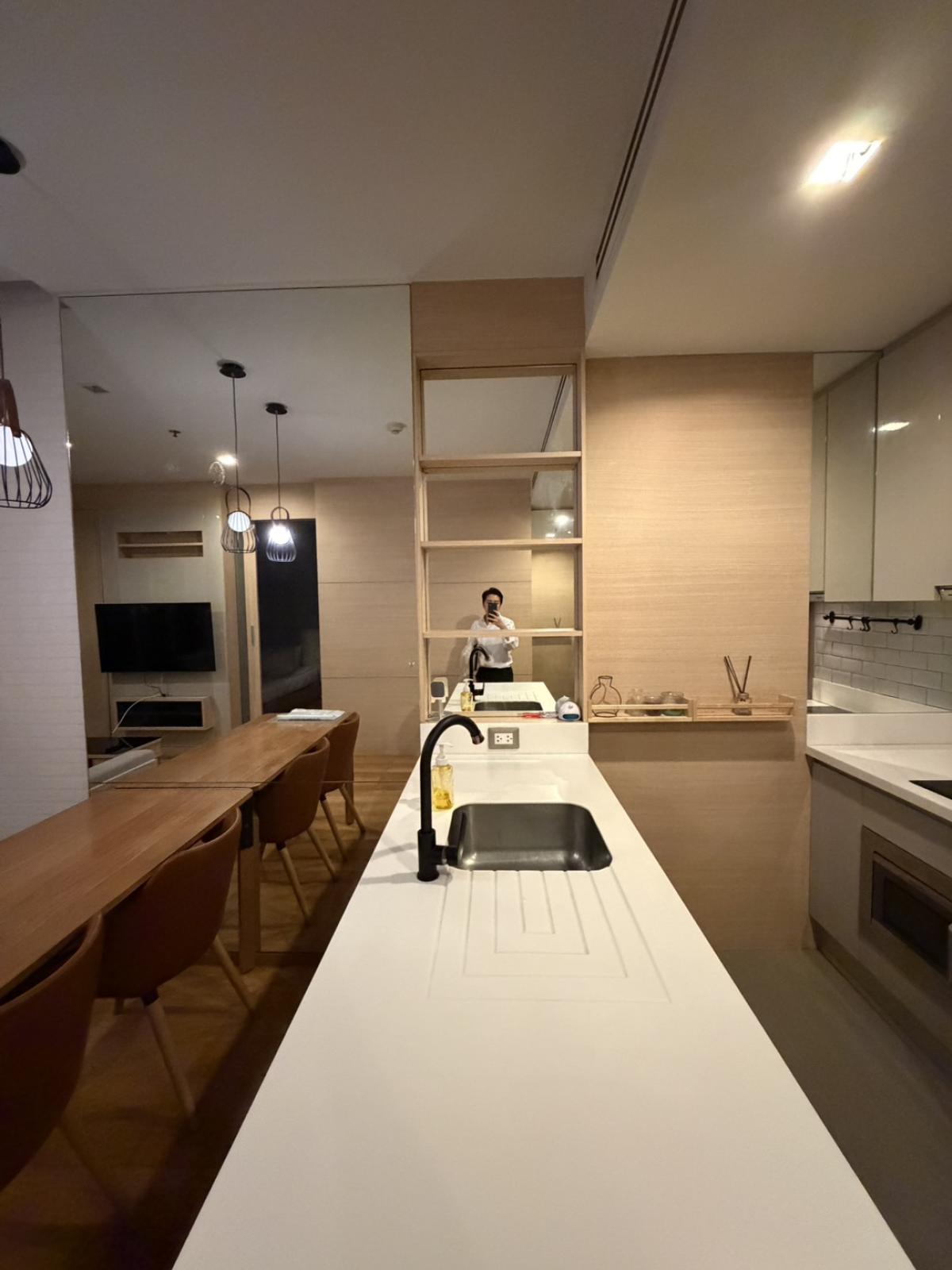 ให้เช่าคอนโดพระราม 9 เพชรบุรีตัดใหม่ RCA : เช่า The Address Asoke 1 ห้องนอน ใจกลางอโศก ใกล้ MRT เพชรบุรี เพียง 100 ม., พร้อมฟิตเนส-สระว่ายน้ำ!