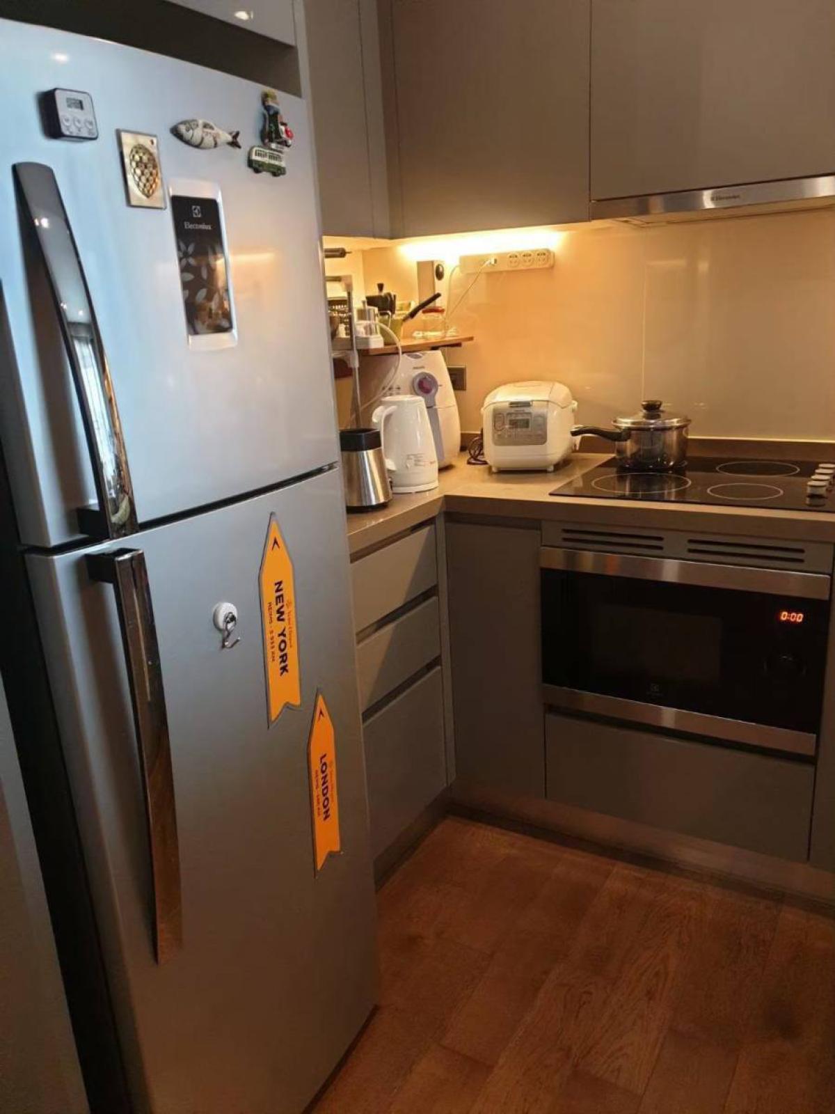 For RentCondoSilom, Saladaeng, Bangrak : Luxury 2 Bed Condo @ M Silom near BTS Chong NonsiRent only 68,000 Baht/month with complete amenities!