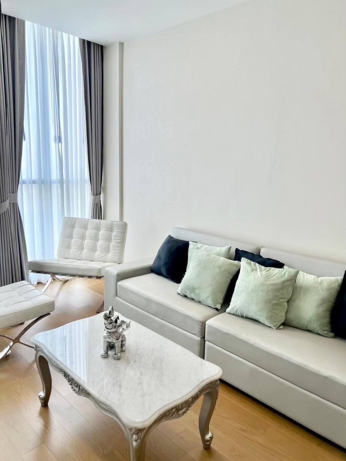 For RentCondoWitthayu, Chidlom, Langsuan, Ploenchit : Luxury condo for rent, Noble Ploenchit, 2 bedrooms, near BTS Ploenchit 75 sq m with fitness-swimming pool, only 89,000 baht/month!