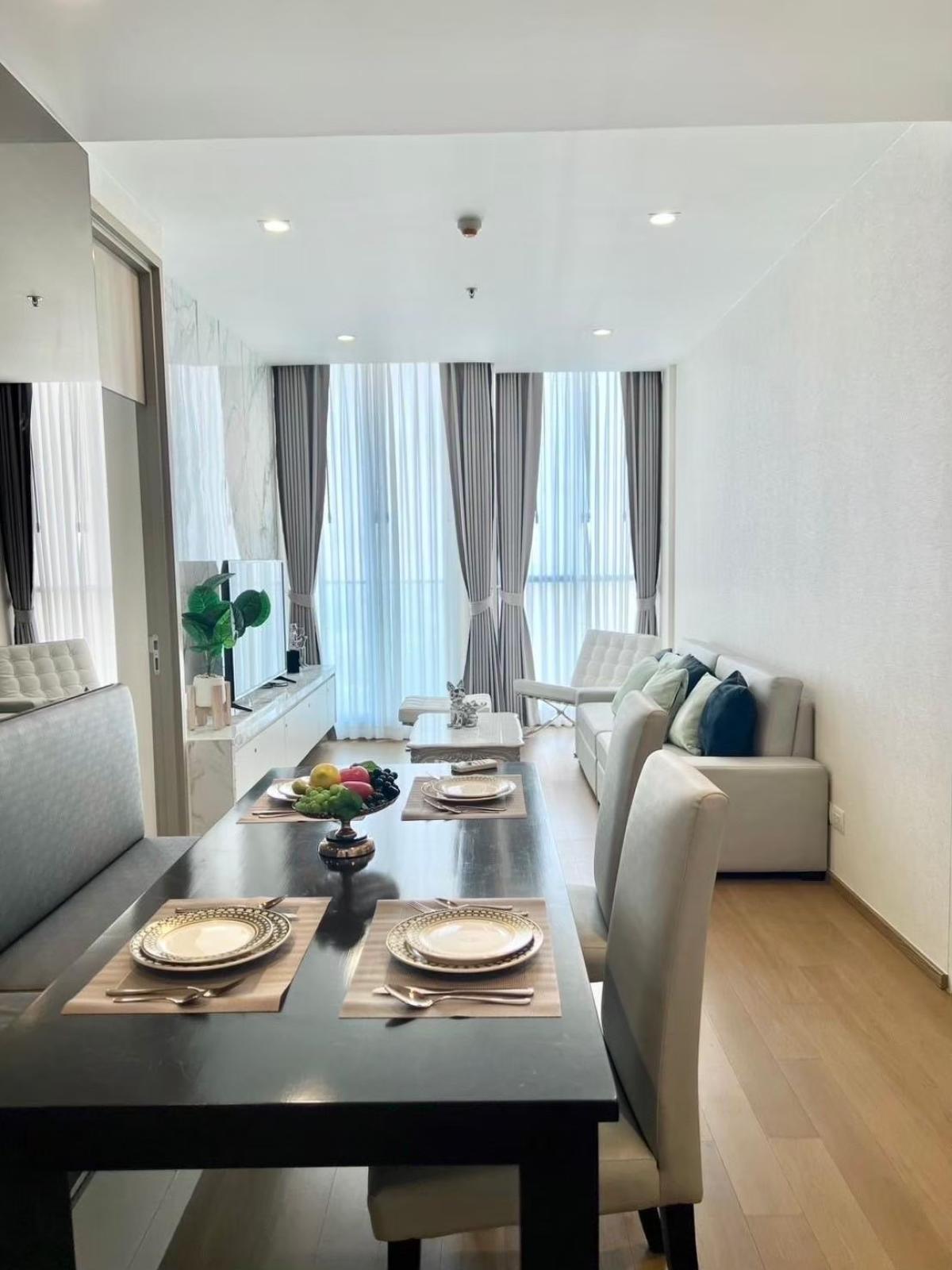 For RentCondoWitthayu, Chidlom, Langsuan, Ploenchit : Luxury condo for rent, Noble Ploenchit, 2 bedrooms, near BTS Ploenchit 75 sq m with fitness-swimming pool, only 89,000 baht/month!