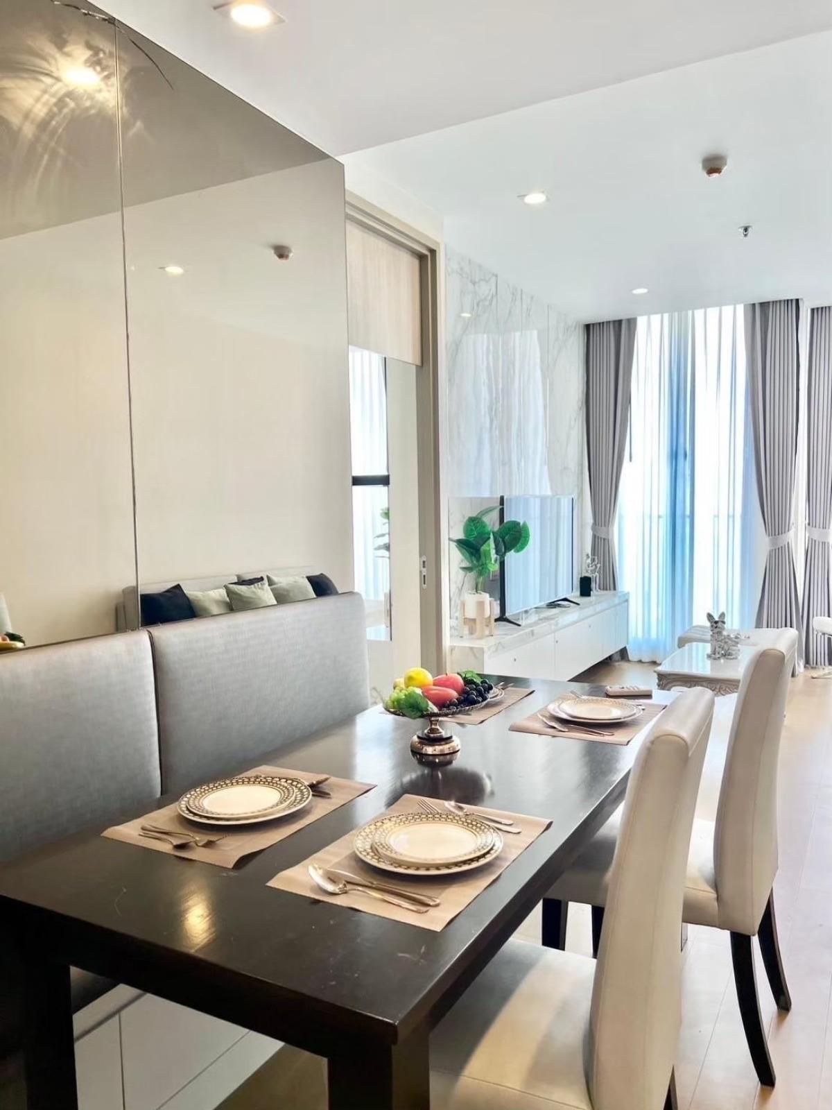 For RentCondoWitthayu, Chidlom, Langsuan, Ploenchit : Luxury condo for rent, Noble Ploenchit, 2 bedrooms, near BTS Ploenchit 75 sq m with fitness-swimming pool, only 89,000 baht/month!