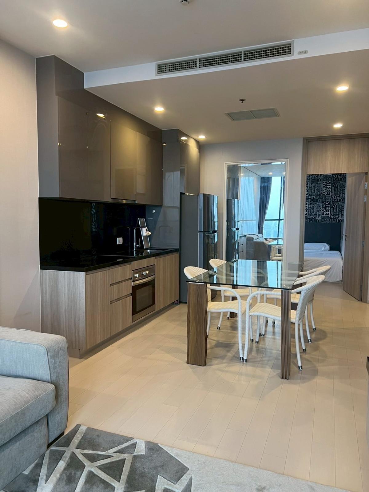 For RentCondoWitthayu, Chidlom, Langsuan, Ploenchit : Luxury in the heart of Ploenchit, 2 bedrooms, 65,000 baht/mo. Relax with a fitness center - swimming pool, near BTS & famous department stores!