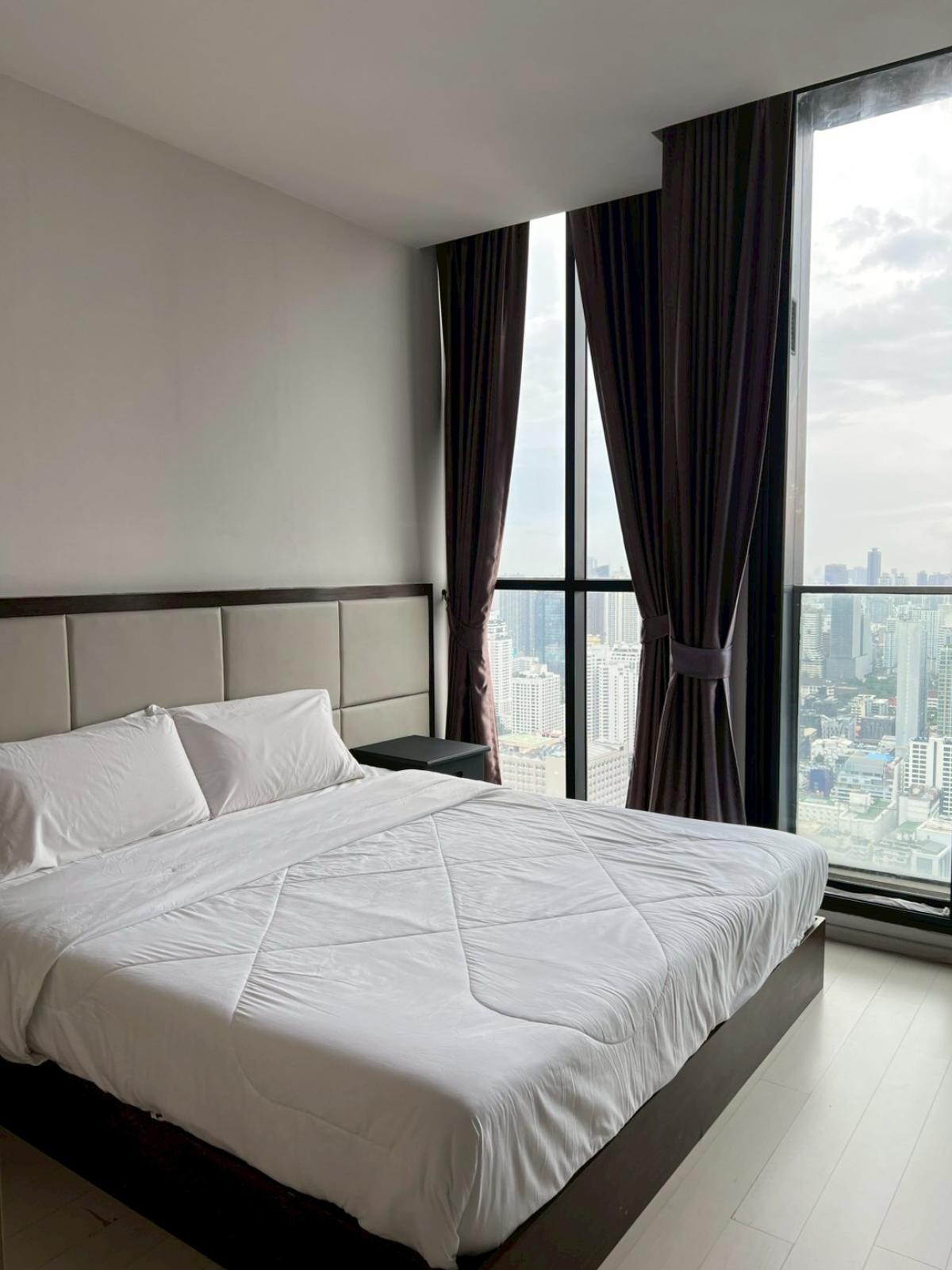 For RentCondoWitthayu, Chidlom, Langsuan, Ploenchit : Luxury in the heart of Ploenchit, 2 bedrooms, 65,000 baht/mo. Relax with a fitness center - swimming pool, near BTS & famous department stores!