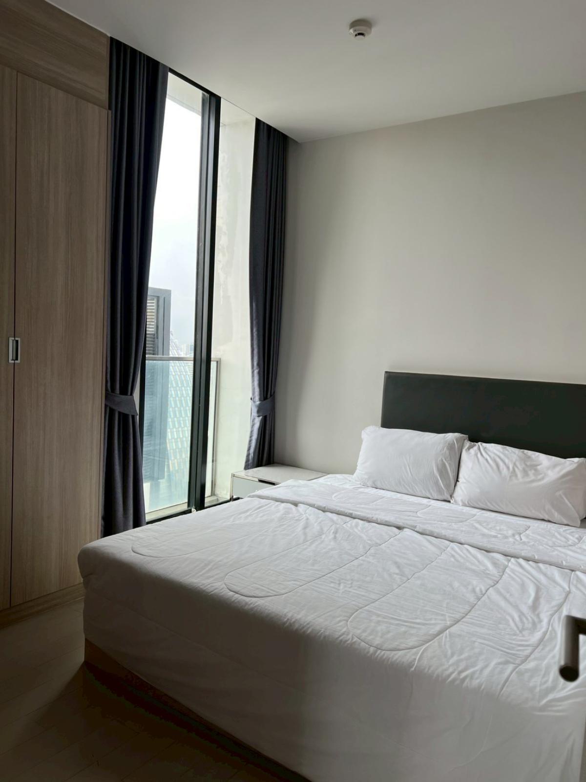 For RentCondoWitthayu, Chidlom, Langsuan, Ploenchit : Luxury in the heart of Ploenchit, 2 bedrooms, 65,000 baht/mo. Relax with a fitness center - swimming pool, near BTS & famous department stores!