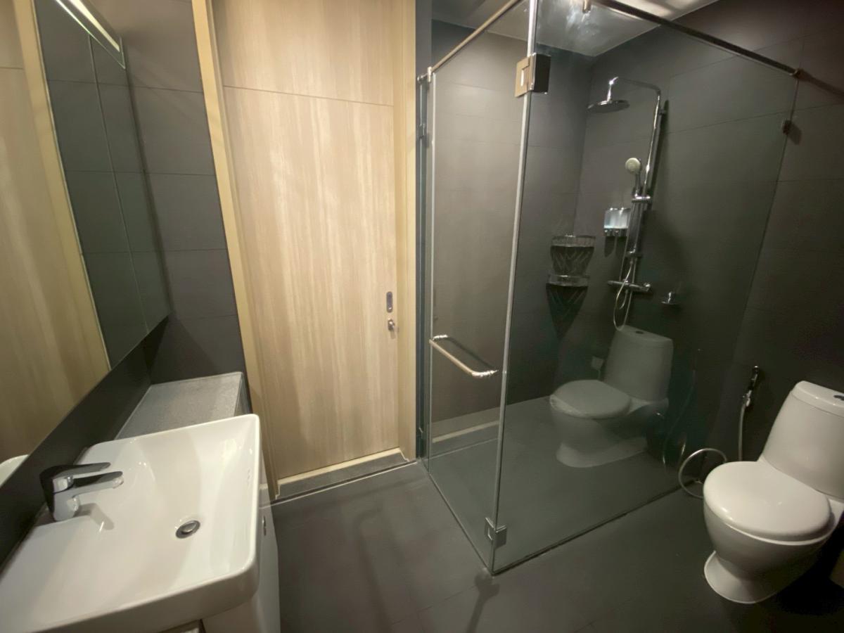 For RentCondoWitthayu, Chidlom, Langsuan, Ploenchit : Luxury in the heart of Ploenchit, 2 bedrooms, 65,000 baht/mo. Relax with a fitness center - swimming pool, near BTS & famous department stores!