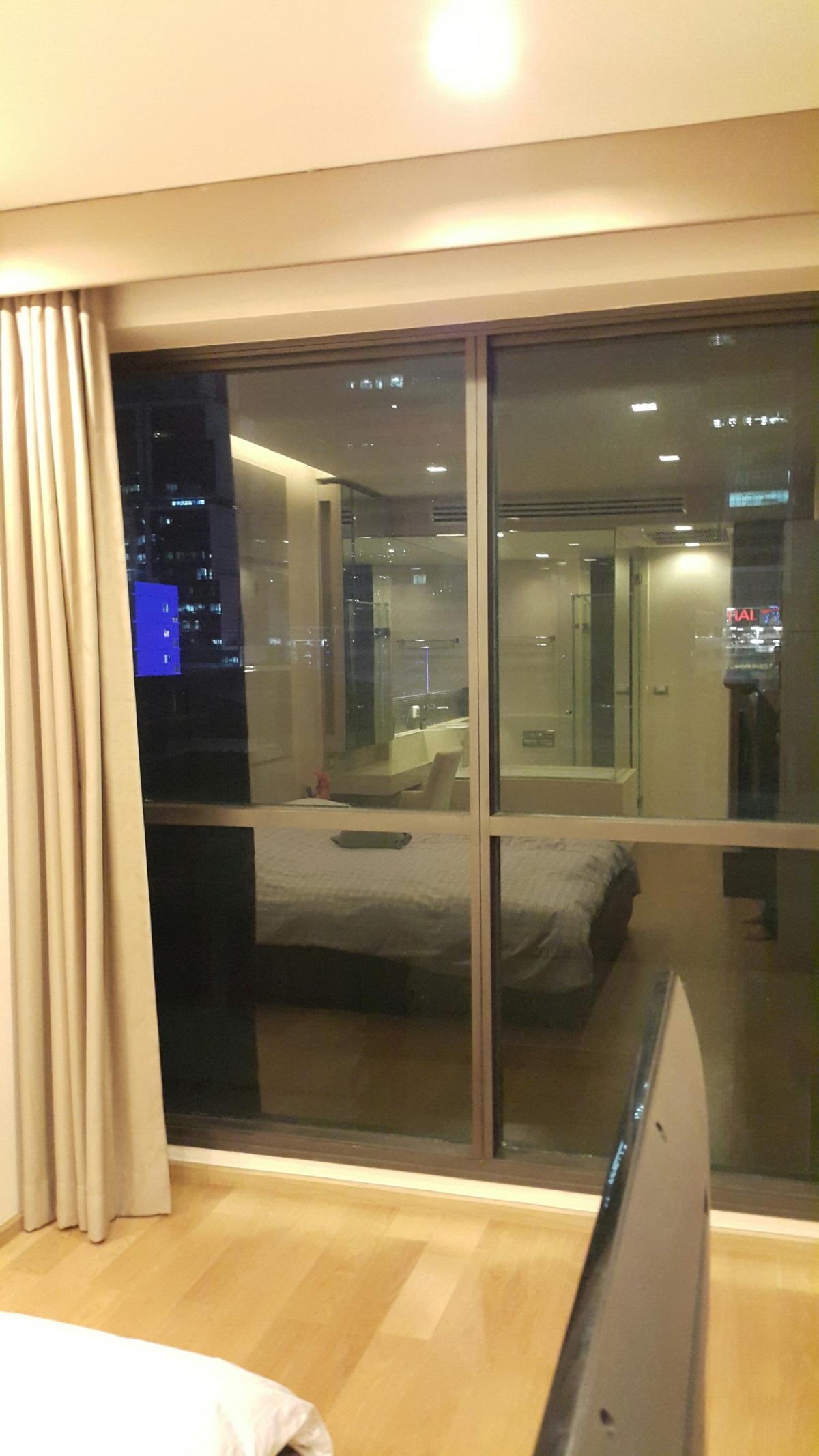 ให้เช่าคอนโดสาทร นราธิวาส : หรูหราบนทำเลทอง! 1 ห้องนอน The Address Sathorn 12 ใกล้ BTS Chong Nonsi วิวสวย ฟิตเนส-สระว่ายน้ำ พร้อมอยู่ ราคาเพียง 32,000 บ./ด.!