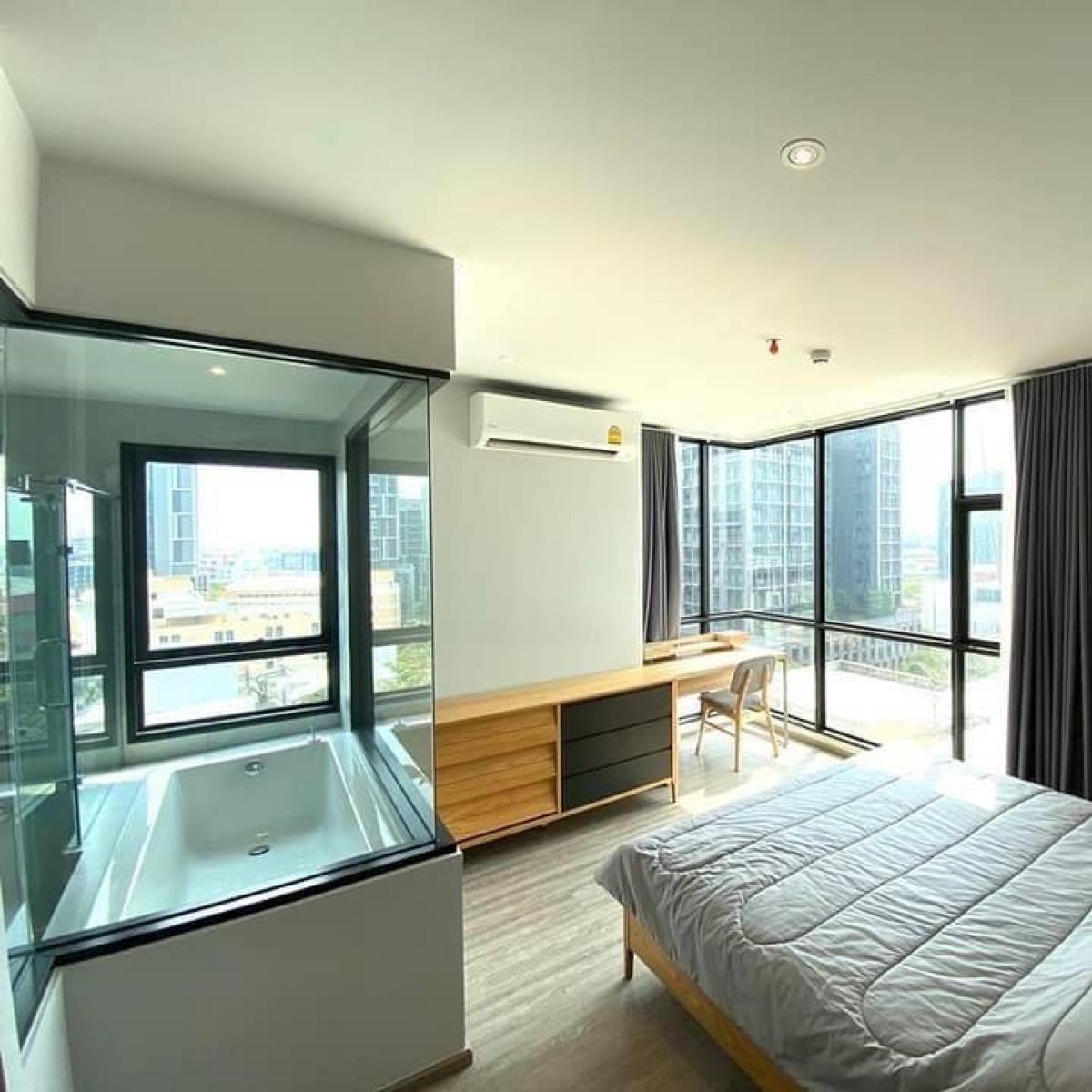 For RentCondoSukhumvit, Asoke, Thonglor : Condo for rent RHYTHM Ekkamai, 2 bedrooms, near BTS Ekkamai Luxurious life in the heart of the city, free full amenities!