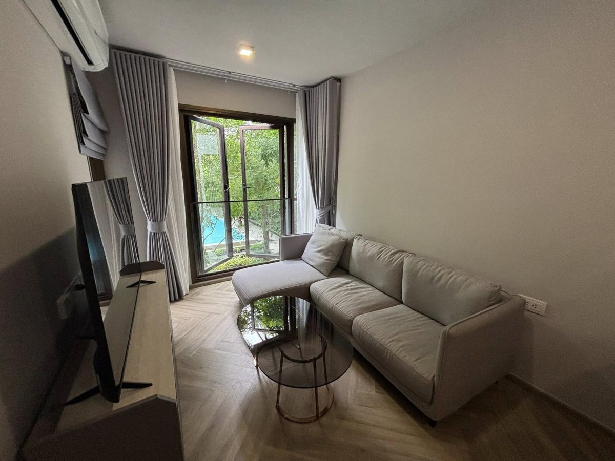 For RentCondoSukhumvit, Asoke, Thonglor : Luxury 2 Bed Condo Chapter Thonglor 25 – BTS Thong Lo, 47,000 THB/monthWith a swimming pool and fitness center, close to THE COMMONS and J Avenue!