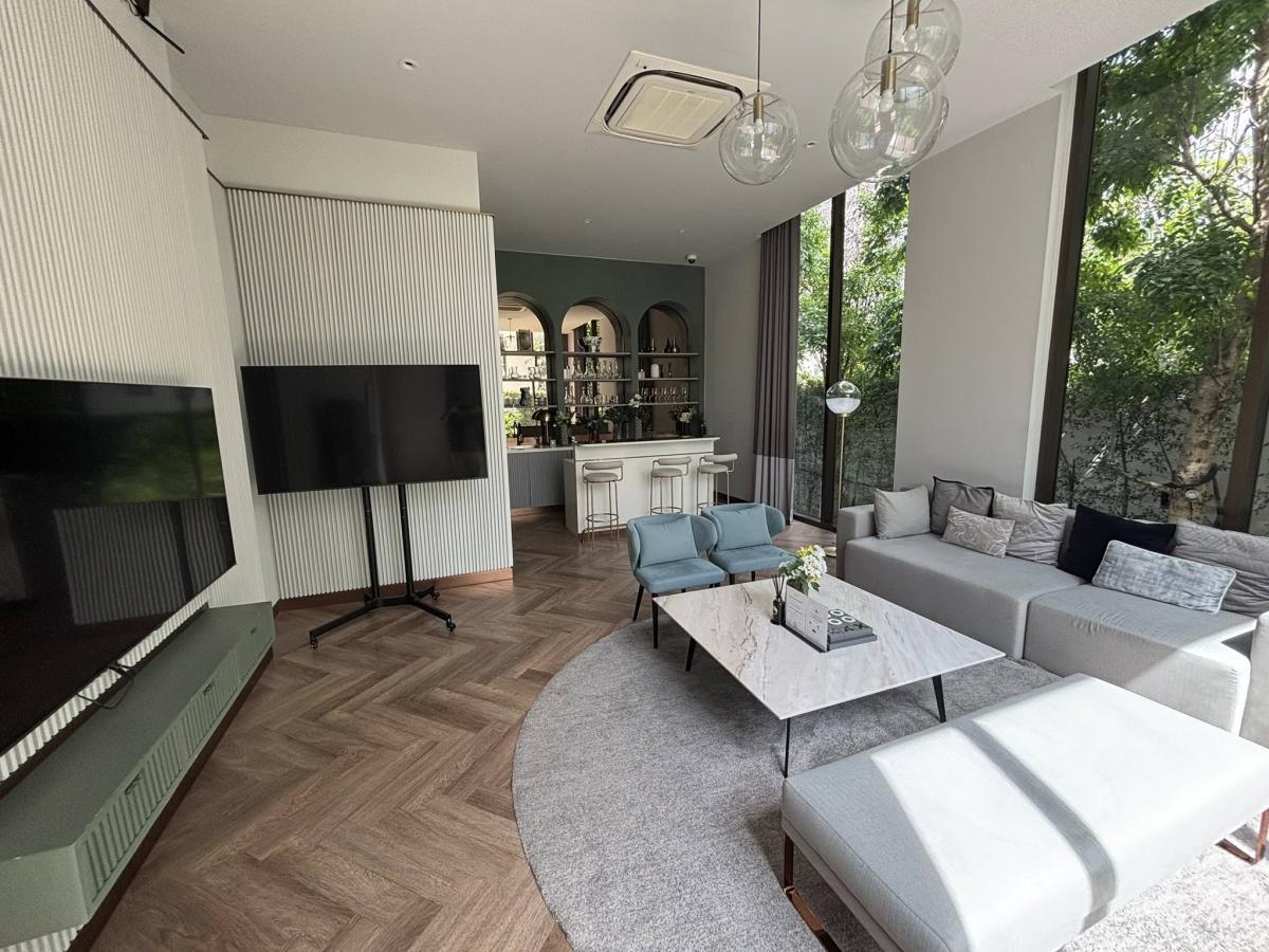 For RentCondoSukhumvit, Asoke, Thonglor : Luxury 2 Bed Condo Chapter Thonglor 25 – BTS Thong Lo, 47,000 THB/monthWith a swimming pool and fitness center, close to THE COMMONS and J Avenue!