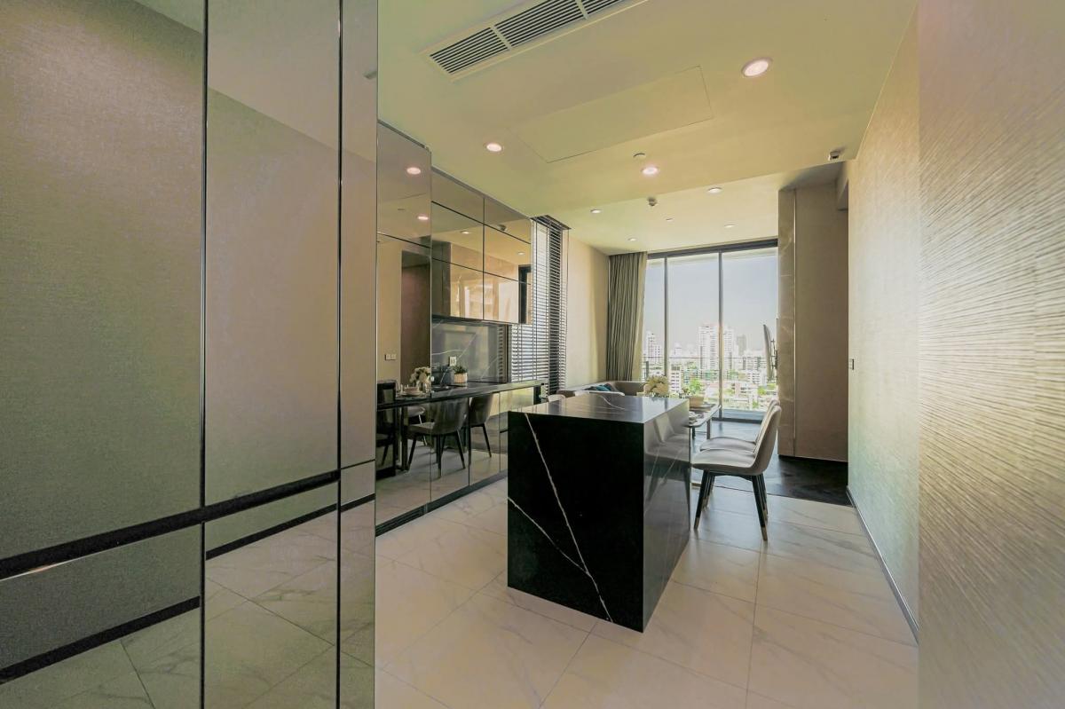 For RentCondoSukhumvit, Asoke, Thonglor : Rent a condo The Esse Sukhumvit 36, 2 bedrooms, 2 bathrooms, close to Thonglor BTS.Luxury living in the heart of the city, with complete amenities!