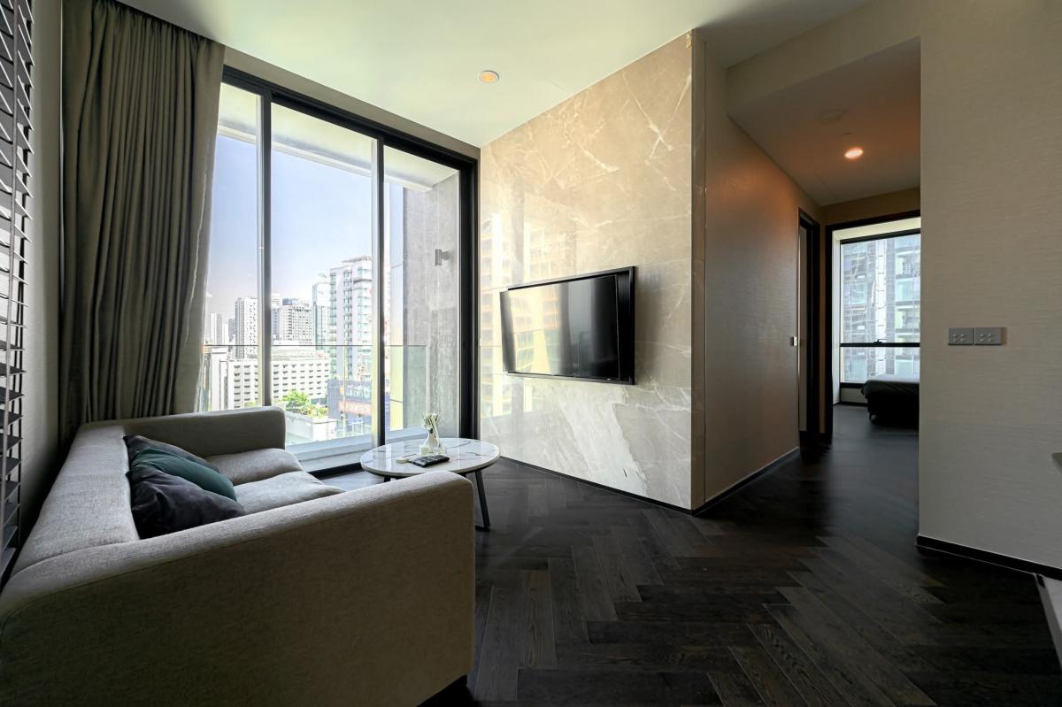 For RentCondoSukhumvit, Asoke, Thonglor : Rent a condo The Esse Sukhumvit 36, 2 bedrooms, 2 bathrooms, close to Thonglor BTS.Luxury living in the heart of the city, with complete amenities!