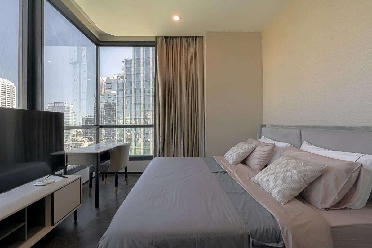 For RentCondoSukhumvit, Asoke, Thonglor : Rent a condo The Esse Sukhumvit 36, 2 bedrooms, 2 bathrooms, close to Thonglor BTS.Luxury living in the heart of the city, with complete amenities!