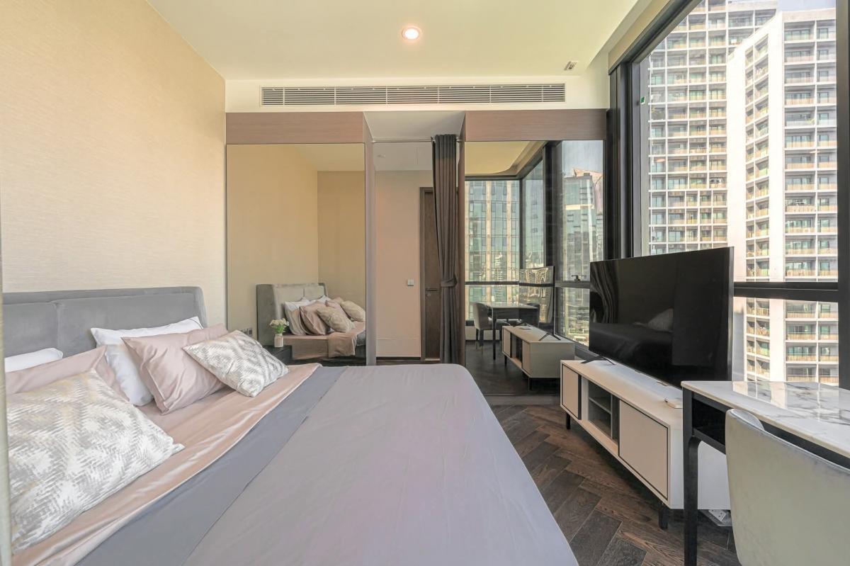 For RentCondoSukhumvit, Asoke, Thonglor : Rent a condo The Esse Sukhumvit 36, 2 bedrooms, 2 bathrooms, close to Thonglor BTS.Luxury living in the heart of the city, with complete amenities!